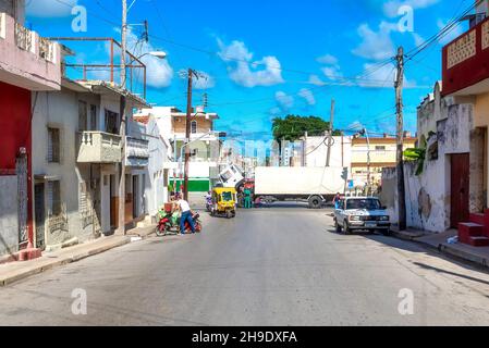 Ich Blick auf Maceo Street, wo ein gebrochener LKW blockiert die Kreuzung mit der Central Road.Dec 6, 2021 Stockfoto