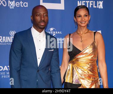 LONDON, ENGLAND - 05. DEZEMBER 2021: Alesha Dixon und Azuka Ononye nehmen am 24th 5th. Dezember 2 an den British Independent Film Awards im Old Billingsgate Teil Stockfoto