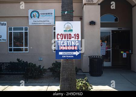 Covid-19-Tests in der kommunalen Gesundheitsklinik, Arvin, Kern County, Kalifornien, USA Stockfoto