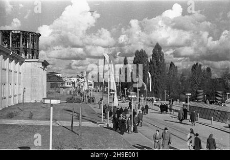 Poznañ, 1947-10. Ogólnokrajowa Wystawa Rolniczo-Ogrodnicza, w dniach 11-29 paŸdziernika, na terenie Miêdzynarodowych Targów Poznañskich. mb/gr PAP Dok³adny dzieñ wydarzenia nieustalony. Posen, 1947. Okt. Nationale Landwirtschaftsausstellung in den Räumlichkeiten der Internationalen Messe Posen vom 11. Bis 29. Oktober. mb/gr PAP Stockfoto