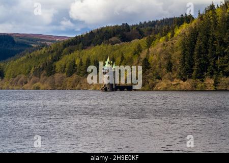 Der Anspannturm am See Llyn Vyrnwy Stausee, Oswestry, Powys North Wales, Stockfoto