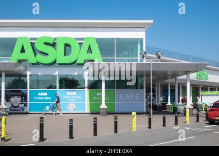 Geschäfte, Einkaufen, Einzelhandel, Outlets, AT, Anchor Retail Park, umfassen, Asda Hartlepool Superstore, Matalan, Next, Marks and Spencer, M&S, foodhall, AT, in, On, Marina Way, Anchor Retail Park, Hartlepool, A, groß, Hafen, Stadt, On, Küste, Küste, von,County Durham,North East, England,Englisch,Großbritannien,Großbritannien,Großbritannien Stockfoto