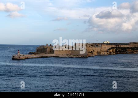 Fort Ricasoli Leuchtturm in Ricasoli East Breakwater und Fort Ricasoli, Valletta, Malta Stockfoto