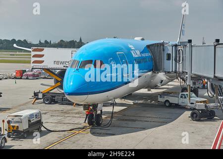Bodenabfertigung von Flugzeugen, KLM-Catering-Services Stockfoto