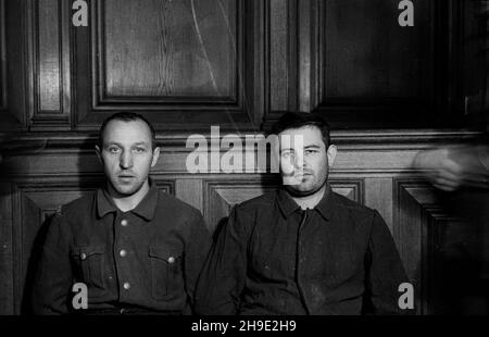 Gdañsk, 1947-10. Proces grupy funkcjonariuszy niemieckiego obozu konzentracyjnego w Stutthofie, w dniach od 8 do 31 paŸdziernika. S¹dzono 24 SS-manów i jednego wiêŸnia funkcyjnego. W wniku procesu skazano na karê œmierci: Kierownika III Wydzia³u SS Hauptsturmführera Teodora Meyera, komendanta obozu ¿ydowskiego SS Oberscharführera Ewalda Fotha, SS Oberscharführera Alberta Paulitza, SS Unterscharführera Fritza Petersa, SS Oberscharführera Hansa Racha, SS Rottenführera Karla Zurella, SS Unterscharführera rottenführera, SS Paula Rottenführera, SS Al Rottenführera, SS Stockfoto