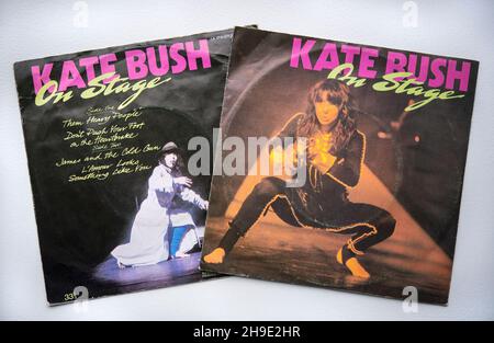 Vorder- und Rückseite der On Stage EP von Kate Bush, einer Live-Aufnahme von vier Songs, die auf ihrer Tournee 1979 aufgeführt wurden Stockfoto