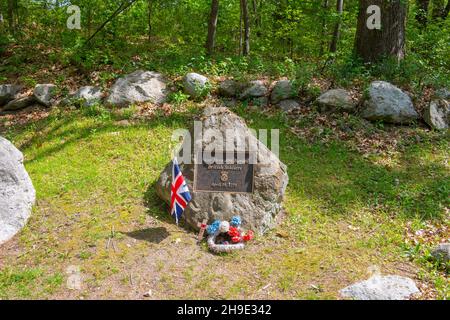 Das Grab unbekannter Soldaten befindet sich auf dem Battle Road Trail im Minute man National Historic Park in der Stadt Lincoln, Massachusetts, USA. Stockfoto