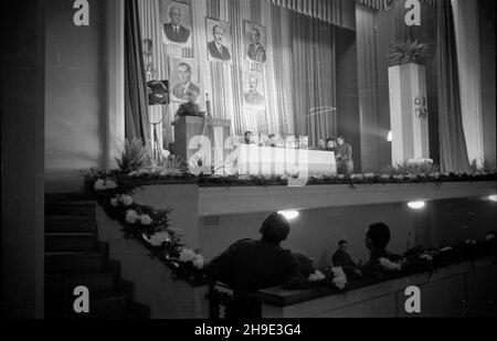 Warszawa, 1947-10-04. Uroczysta akademia w Klubie Ministerstwa Bezpieczeñstwa Publicznego z okazji trzeciej rocznicy powstania Milicji Obywatelskiej (MO). wb/gr PAP Warschau, 10. Oktober 1947. Eine Akademie in einem Club des öffentlichen Sicherheitsministeriums anlässlich des 3rd-jährigen Bestehens der Bürgermiliz (MO). wb/gr PAP Stockfoto