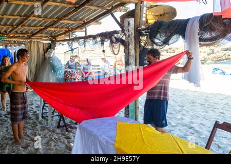 Gemeinschaftsveranstaltung für handwerkliche Fischerei, Piritininga Beach, Rio de Janeiro, Brasilien Stockfoto