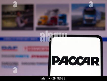 Brasilien. 06th Dez 2021. In dieser Abbildung wird das PACCAT-Logo auf einem Smartphone und auf dem Hintergrund angezeigt. Kredit: SOPA Images Limited/Alamy Live Nachrichten Stockfoto