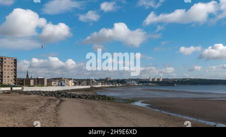 Der Strand in Kirkcaldy auf der Route des Fife Coastal Path, Fife, Schottland. Stockfoto