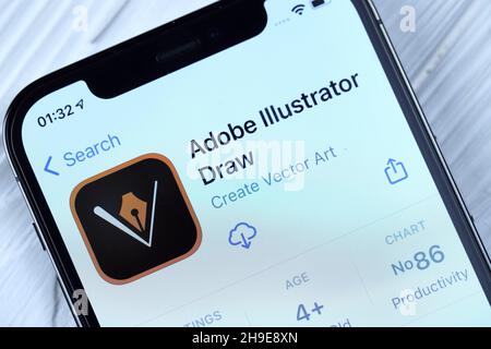 CHARKOV, UKRAINE - 5. MÄRZ 2021: Adobe Illustrator-Symbol und Anwendung aus dem App Store auf dem iPhone 12 pro Display-Bildschirm auf weißem Holztisch Stockfoto