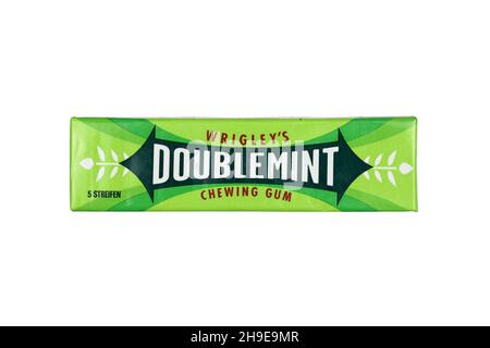 KHARKOV, UKRAINE - 14. FEBRUAR 2021: Wrigleys Doublemint Kaugummi im klassischen Packdesign Stockfoto