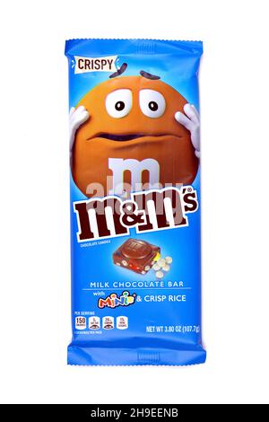 CHARKOW, UKRAINE - 15. MÄRZ 2021: M M's Milchschokolade. M M's wird seit 1941 von Mars Incorporated produziert Stockfoto