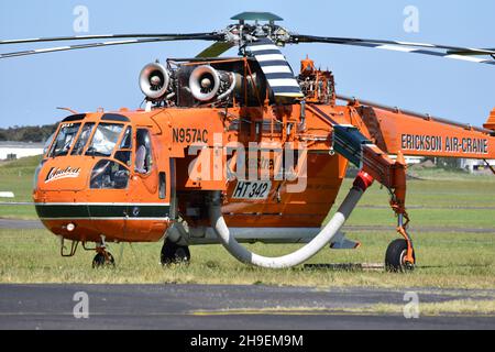 Erickson Air-Crane in Vorbereitung auf Victorias Feuersaison Stockfoto