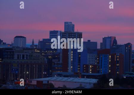 Das höchste Gebäude in Yorkshire ist das Altus House, das hier an der Skyline von Leeds City zu sehen ist. Stockfoto