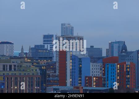 Das höchste Gebäude in Yorkshire ist das Altus House, das hier an der Skyline von Leeds City zu sehen ist. Stockfoto