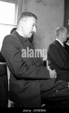 Warszawa, 1947-11-30. Uroczystoœæ rozpoczêcia roku akademickiego na Politechnice Warszawskiej. NZ. prof. Józef Zawadzki, wyró¿niony przez uczelniê tytu³em doktora honoris causa. po/mgs PAP Warschau, 30. November 1947. Eröffnung eines akademischen Jahres an der Technischen Universität Warschau. Im Bild: professor Jozef Zawadzki, der den Titel eines Ehrendoktors erhielt. po/mgs PAP Stockfoto