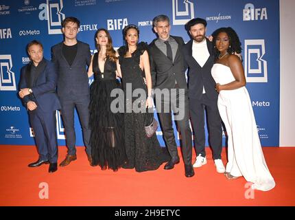 Foto Muss Gutgeschrieben Werden ©Alpha Press 079965 05/12/2021 Matthew Lewis, Vinette Robinson, Hester Ruoff, Bart Ruspoli, Philip Barantini, Lauryn Ajufo und Stephen Graham 24th British Independent Film Awards BIFA 2021 in London Stockfoto