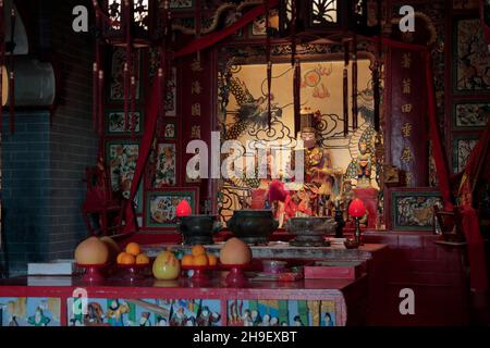 Altar, Tin Hau Tempel, Kat O (Crooked Island), Mirs Bay, nordöstlich von Hongkong 27th Nov 2021 Stockfoto