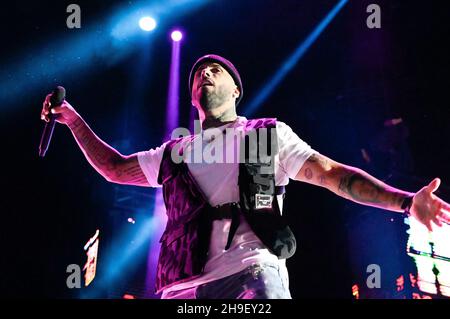 Madrid, Spanien. 06th Dez 2021. Die Aufnahmemonistin Nicky Jam tritt auf der Bühne des Wizink Center in Madrid auf. Kredit: SOPA Images Limited/Alamy Live Nachrichten Stockfoto