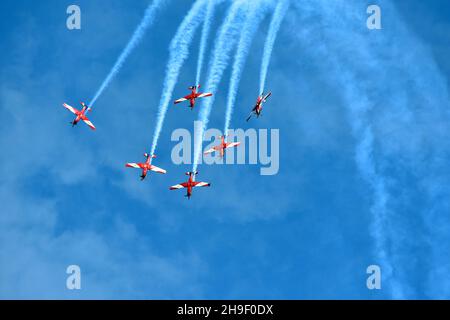 RAAF Roulettes fliegen eine Formation auf einer Flugschau. Stockfoto