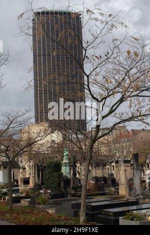 Tour Montparnasse und Cimetière du Montparnasse, Paris Frankreich Stockfoto