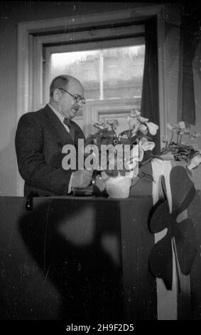 Warszawa, 1947-12-07. Obrady Rady Naczelnej Stronnictwo Ludowego w gmachu partii przy ul. Bagatela. NZ. Przemawia marsza³ek Sejmu W³adys³aw Kowalski. po/mgs PAP Warschau, 7. Dezember 1947. Die Debatten des Zentralrats der Bauernpartei fanden auf dem Parteisitz in der Bagatela-Straße statt. Im Bild: Sejm-Lautsprecher Wladyslaw Kowalski spricht. po/mgs PAP Stockfoto