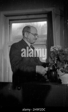 Warszawa, 1947-12-07. Obrady Rady Naczelnej Stronnictwo Ludowego w gmachu partii przy ul. Bagatela. NZ. Przemawia marsza³ek Sejmu W³adys³aw Kowalski. po/mgs PAP Warschau, 7. Dezember 1947. Die Debatten des Zentralrats der Bauernpartei fanden auf dem Parteisitz in der Bagatela-Straße statt. Im Bild: Sejm-Lautsprecher Wladyslaw Kowalski spricht. po/mgs PAP Stockfoto