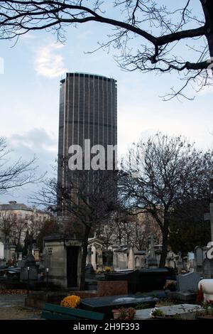 Tour Montparnasse und Cimetière du Montparnasse, Paris Frankreich Stockfoto