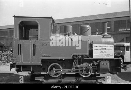 Poznañ, 1948. XXI Miêdzynarodowe Targi Poznañskie (24.IV - 9.V). NZ. parowóz w¹skotorowy typu Jug z Fabryki Lokomotyw w w Chrzanowie. ka PAP Dok³adny miesi¹c i dzieñ wydarzenia nieustalone. Posen, 1948. Die Internationale Messe Poznan 21st (24. April - 9. Mai). Im Bild: Die Krug-Schmalspurdampfmaschine aus der Engine Facory in Chrzanow. ka PAP Stockfoto