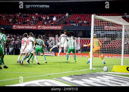 Sao Paulo, Sao Paulo, Brasilien. 6th Dez 2021. Brasilianische Fußballmeisterschaft: Sao Paulo und Juventude. 6. Dezember 2021, Sao Paulo, Brasilien: Fußballspiel zwischen Sao Paulo und Juventude, gültig für die Runde der brasilianischen Fußballmeisterschaft 37th, die am Montag (6) im Morumbi-Stadion in Sao Paulo stattfand. Bild: Leco Viana/TheNews2 (Bild: © Leco Viana/TheNEWS2 via ZUMA Press Wire) Stockfoto