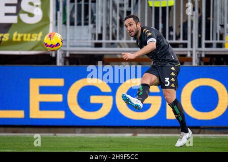 Venedig, Italien. 05th Dez 2021. Venezia's Cristian Molinaro während Venezia FC gegen Hellas Verona FC, italienische Fußballserie A Spiel in Venedig, Italien, Dezember 05 2021 Quelle: Independent Photo Agency/Alamy Live News Stockfoto