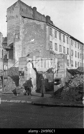 Warszawa, 1948-01. Zrujnowane podczas wojny kamienice przy ul. Kruczej 22. po/mgs PAP Dok³adny dzieñ wydarzenia nieustalony. Warschau, Januar 1948. Mietshäuser auf 22 Krucza Stret zerstört im Laufe des Jahres WW2. po/mgs PAP Stockfoto