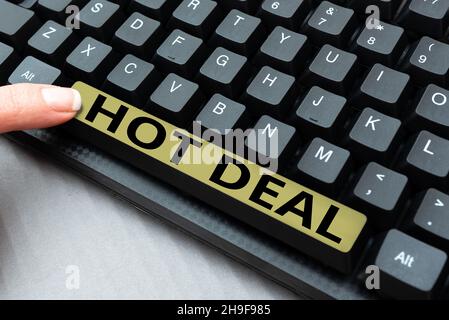 Schreiben mit Text Hot Deal. Business-Konzept eine Vereinbarung, durch die eine der paties angeboten wird und akzeptieren Abstract Deletieren Browser Stockfoto