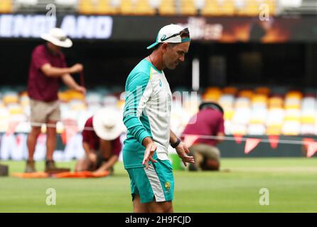 Australiens Coach Justin langer schaut während einer Nets-Sitzung in der Gabba, Brisbane, auf. Stockfoto