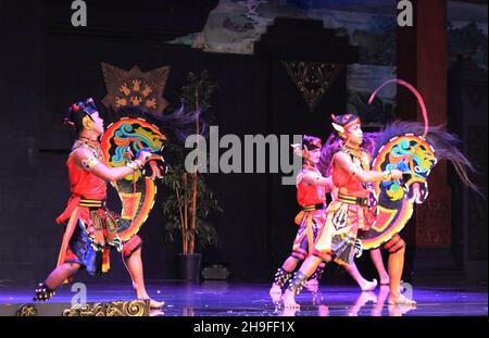 Photo Editorial, 04. April 2021, TMII, Taman Mini Indonesia Indah, East Java Pavilion oder Anjungan, 28. November 2021, Jaranan oder Bamboo Horse Traditiona Stockfoto