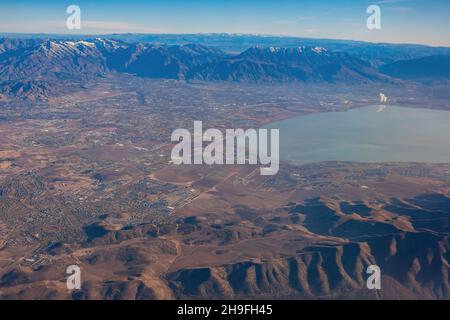 Luftaufnahme des Utah Lake und der Stadt in Utah, USA Stockfoto