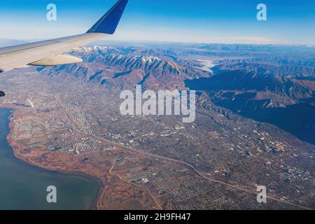 Luftaufnahme des Utah Lake und der Stadt in Utah, USA Stockfoto