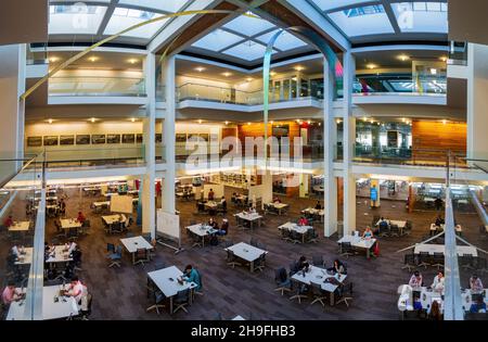 Salt Lake City, DEZ 4 2021 - Innenansicht der J. Willard Marriott Library Stockfoto