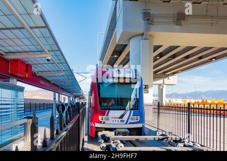 Salt Lake City, 5 2021. DEZEMBER - Shuttle Tram zum internationalen Flughafen von Salt Lake City Stockfoto