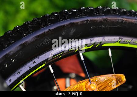 Fahrrad nach dem Waschen mit Spry-Maschine. Hochwertige Fotos Stockfoto