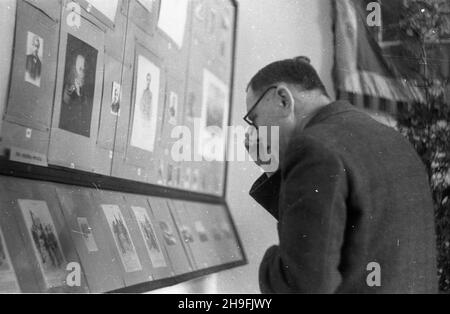 Warszawa, 1948-02-21. Muzeum Wojska Polskiego. Otwarcie wystawy Stulecia Wiosny Ludów. msa PAP Warschau, 21. Februar 1948. Eröffnung der Ausstellung zum 100. Jahrestag des Frühlings der Nationen im Museum der Polnischen Armee. msa PAP Stockfoto