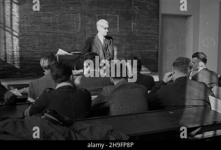 Gdañsk, 1948-03. Politechnika Gdañska. Dok³adny dzieñ wydarzenia nieustalony. bk PAP Danzig, März 1948. Technische Universität Danzig. bk PAP Stockfoto