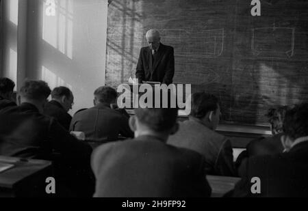 Gdañsk, 1948-03. Politechnika Gdañska. Dok³adny dzieñ wydarzenia nieustalony. bk PAP Danzig, März 1948. Technische Universität Danzig. bk PAP Stockfoto