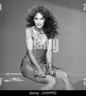 Catherine Bach posiert für ein Porträt um 1984 in Los Angeles, Kalifornien Credit: Credit: Harry Langdon /Rock Negatives /MediaPunch Stockfoto