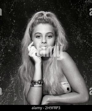 Nicole Eggert posiert 1989 für ein Porträt in Los Angeles, Kalifornien. Quelle: Harry Langdon /Rock Negatives /MediaPunch Stockfoto