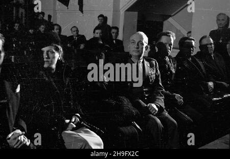 Warszawa, 1948-03-18. Akademia w rocznicê podpisania uk³adu miêdzy Polsk¹ a Jugos³awi¹ w sali teatru Roma. NZ. publicznoœæ zgromadzona na uroczystoœci. wb PAP Warschau, 18. März 1948. Zeremonien zur Unterzeichnung eines Polnisch-Jugoslawischen Abkommens im Roma-Theater. Im Bild: Das Publikum. wb PAP Stockfoto