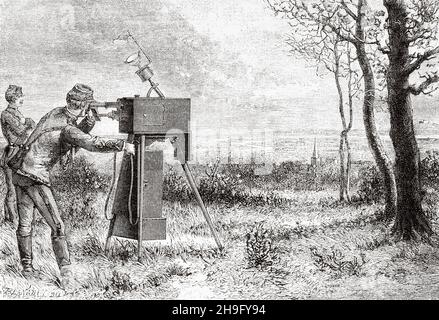 Die optische militärische Telegraphie, Feldgerät montiert auf seinem alten Modell Fuß mit einem Heliostat ausgestattet. Alte, gravierte Illustration aus dem 19th. Jahrhundert von La Nature 1885 Stockfoto