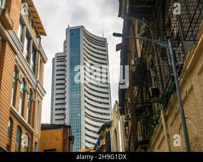 Die Bombay Stock Exchange (BSE) ist eine indische Börse in der Dalal Street, Kala Ghoda, Mumbai (ehemals Bombay), Maharashtra, Indien. Stockfoto